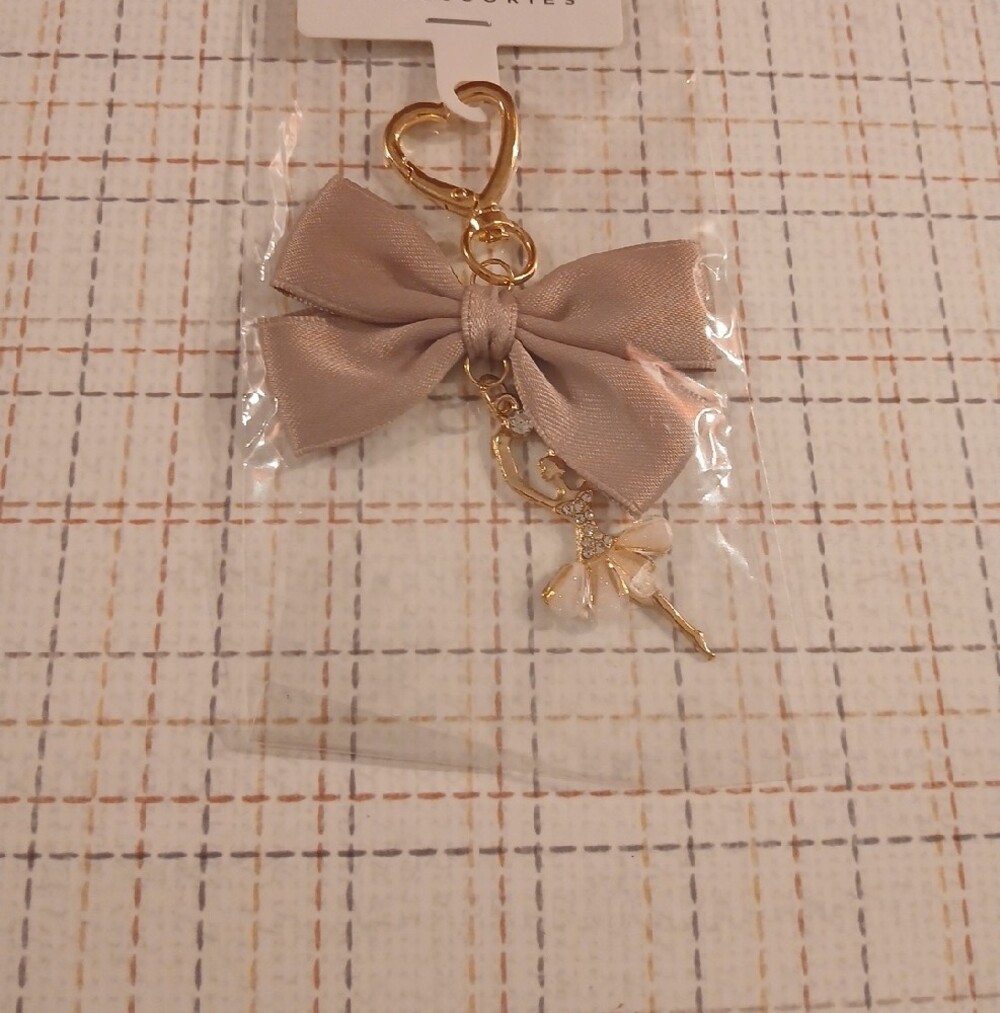 Bow and ballerina Bag Charm With Heart Clasp - Picture 5 of 5